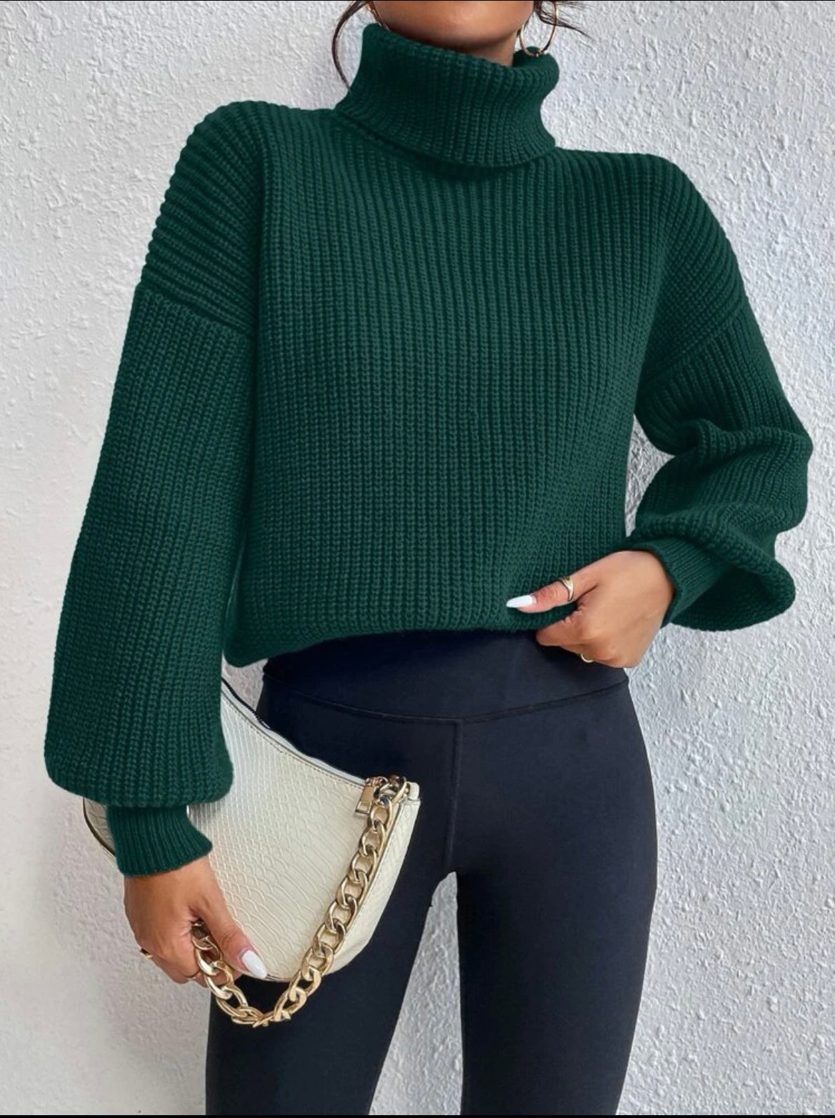 Drop shoulder outlet turtleneck